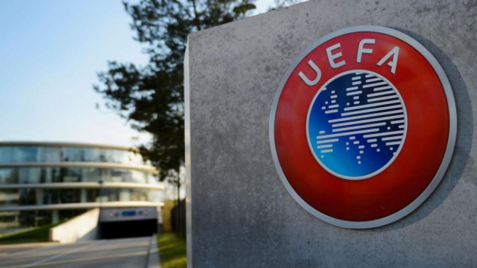 UEFA’dan Türk bayrağının yakılması ile ilgili Royal Antwerp’e 10 bin euro ceza