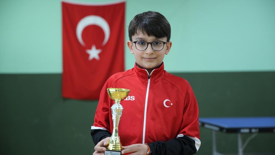 11 yaşındaki milli masa tenisçi Ali Enes Seren’in hedefi olimpiyatlar