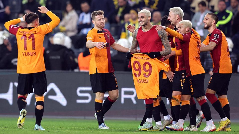 Galatasaray liderliğini sürdürdü