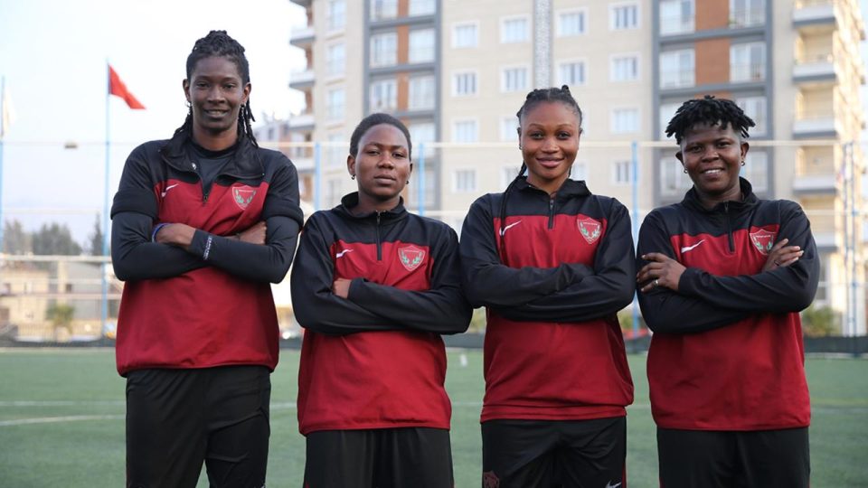 Hatay’ın kadın futbol takımına Afrikalı oyuncuları “güç kattı”