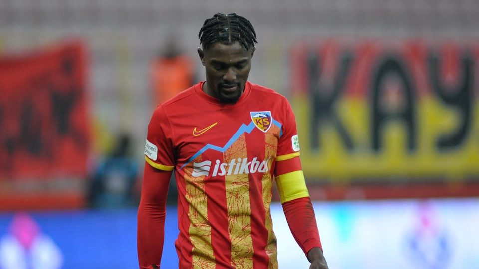 Kayserispor’da Mensah 4 hafta sahalardan uzak kalacak