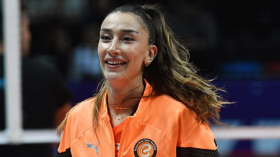 Eczacıbaşı Dynavit Hande Baladın ile sözleşme yeniledi