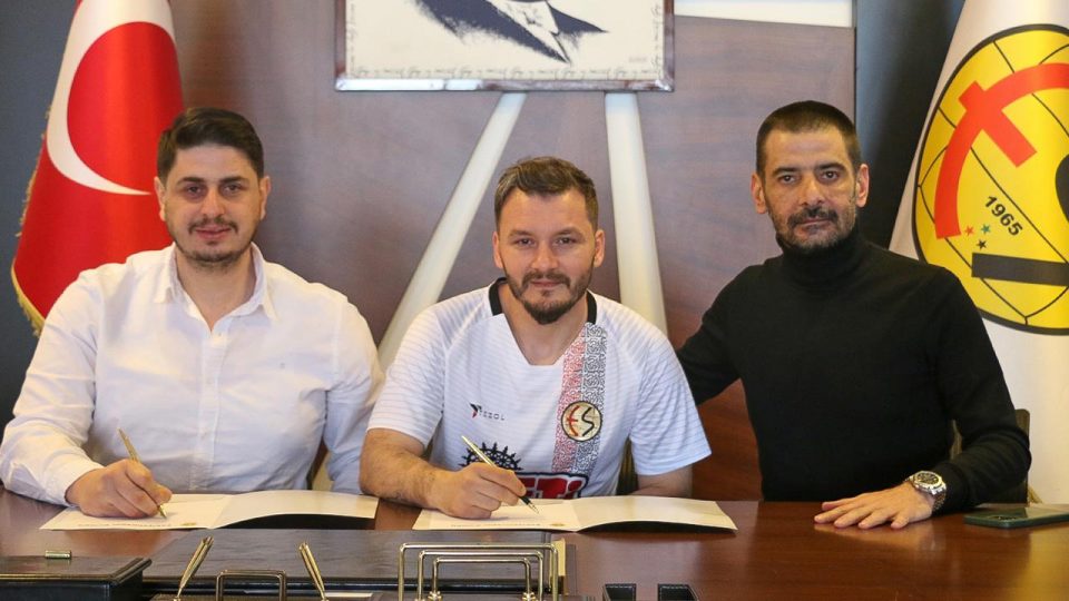 Eskişehirspor’dan 48 saatte 12 futbolcuya imza
