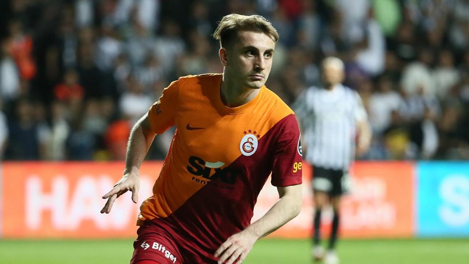 Galatasaraylı Kerem Aktürkoğlu’ndan depremzede çocuklara moral telefonu