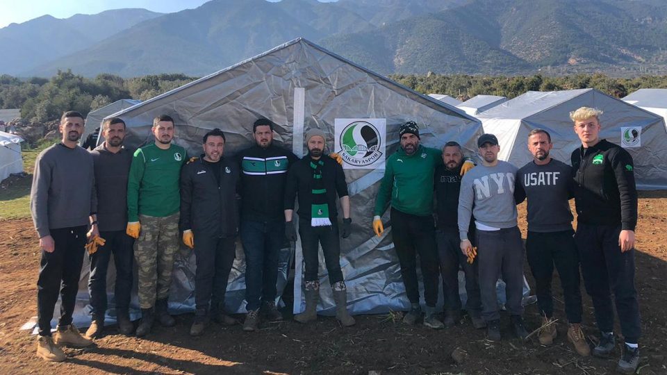 Sakaryaspor’dan depremzedelere çadır desteği