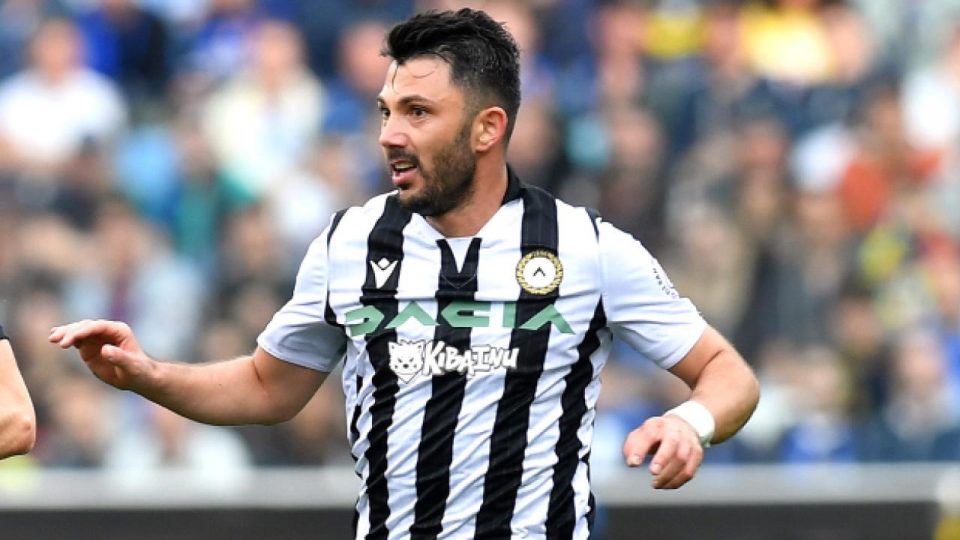 Udinese maç formalarını depremzedeler yararına açık artırmaya çıkarttı