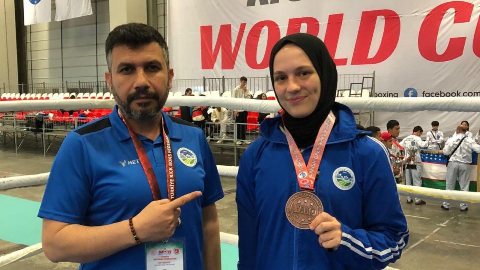 Kick Boksçü Hale Toka Türkiye Açık Kick Boks Dünya Şampiyonası’nda üçüncü oldu