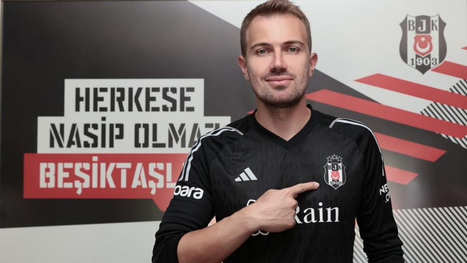 Beşiktaş Mert Günok’un sözleşmesini yeniledi