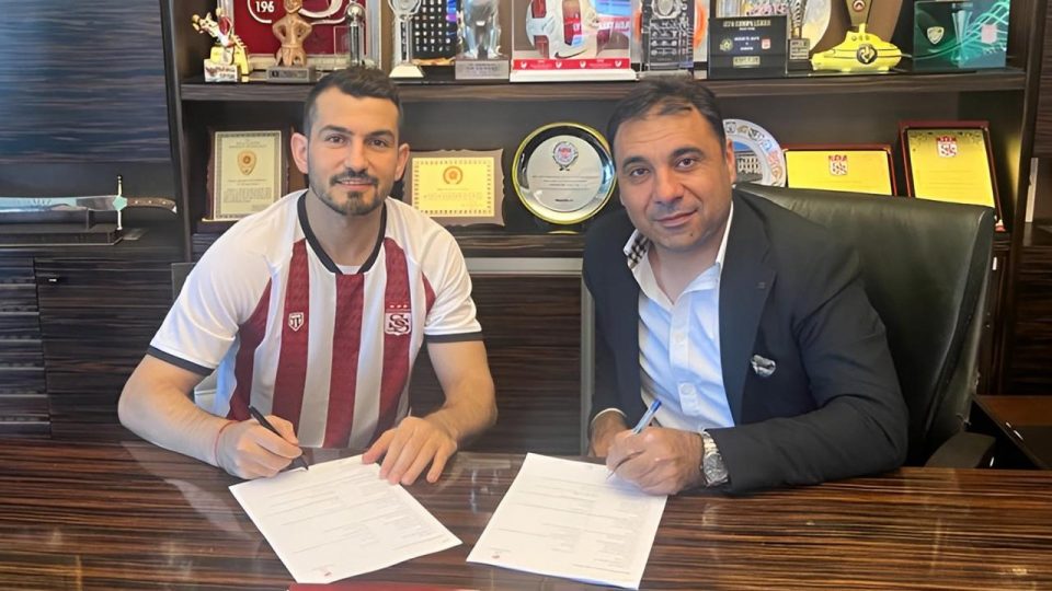 Sivasspor Emrah Başsan’ı renklerine bağladı