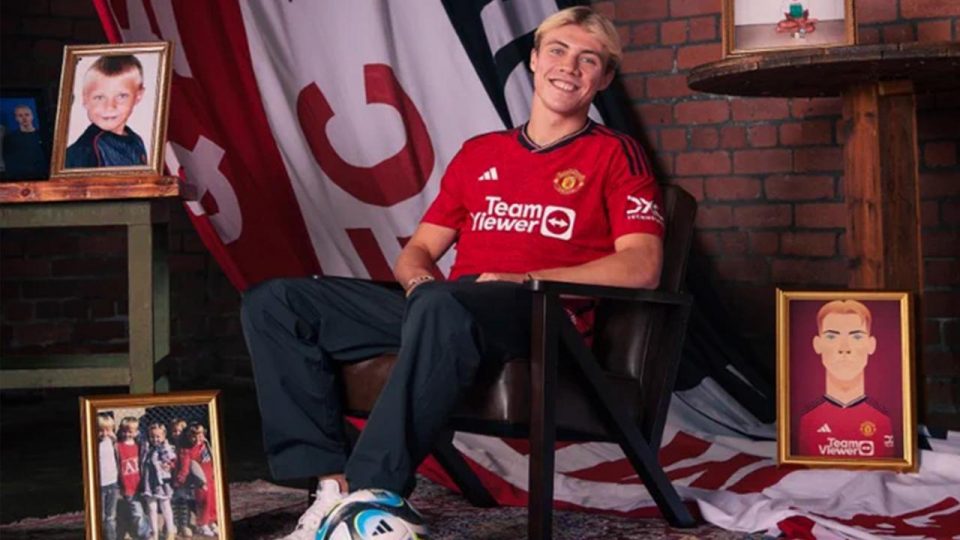 Manchester United Rasmus Hojlund’u renklerine bağladı
