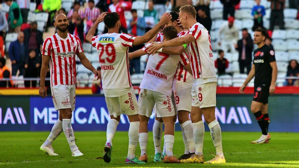Antalyaspor 10 kişi kazandı