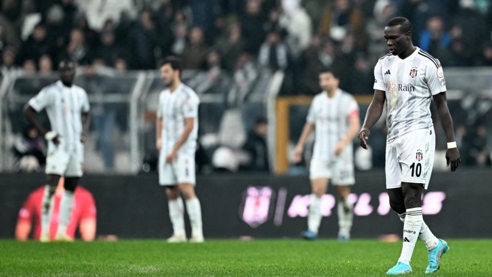 Beşiktaş şampiyonluk yarışından gittikçe uzaklaşıyor