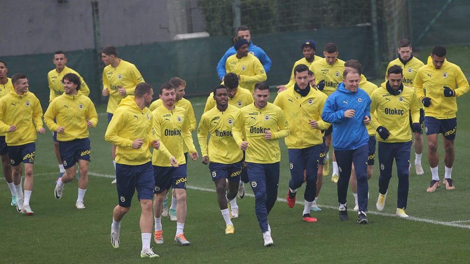 Fenerbahçe Beşiktaş derbisine eksik hazırlanıyor