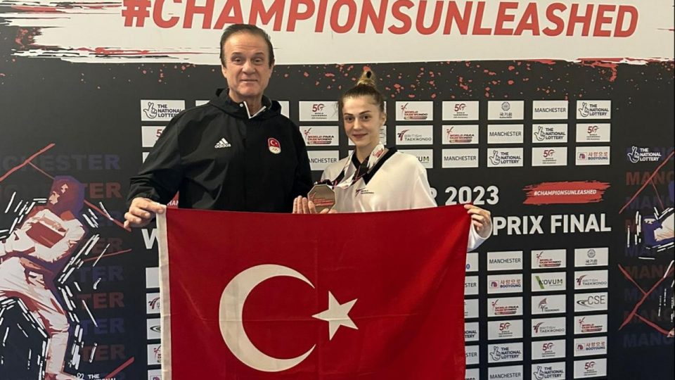 Milli tekvandocu Merve Dinçel Kavurat İngiltere’de bronz madalya kazandı